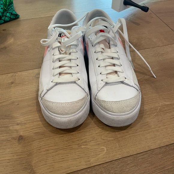 Nike Women’s Pink Blazers Low Platform - Picture 3 of 4